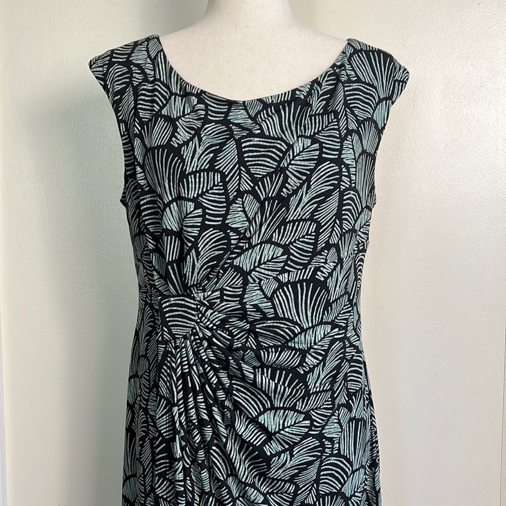 connected apparel Black and Light Blue Leaf-Print Midi Dress with Twist Detail